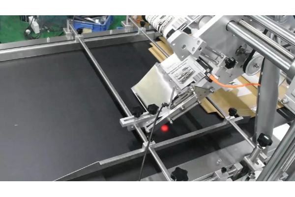 紙箱上平面貼標